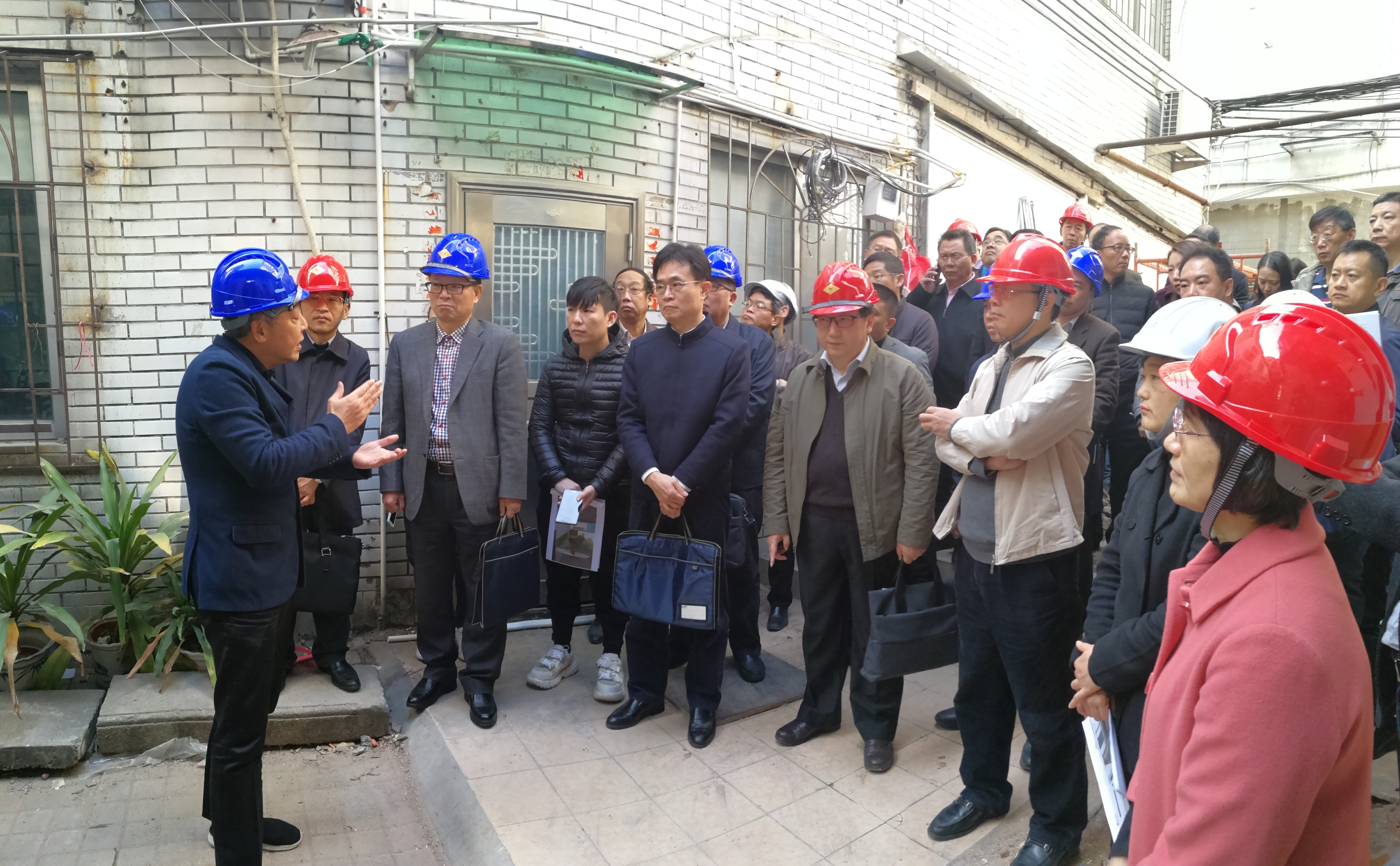 2019.1.17廣東省副省長(zhǎng)許瑞生一行視察楊家祠升級(jí)改造項(xiàng)目1.jpg 2019.1.17廣東省副省長(zhǎng)許瑞生一行視察楊家祠升級(jí)改造項(xiàng)目1.jpg